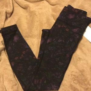 NWT Lululemon Wunder Under LR Tight Size 4